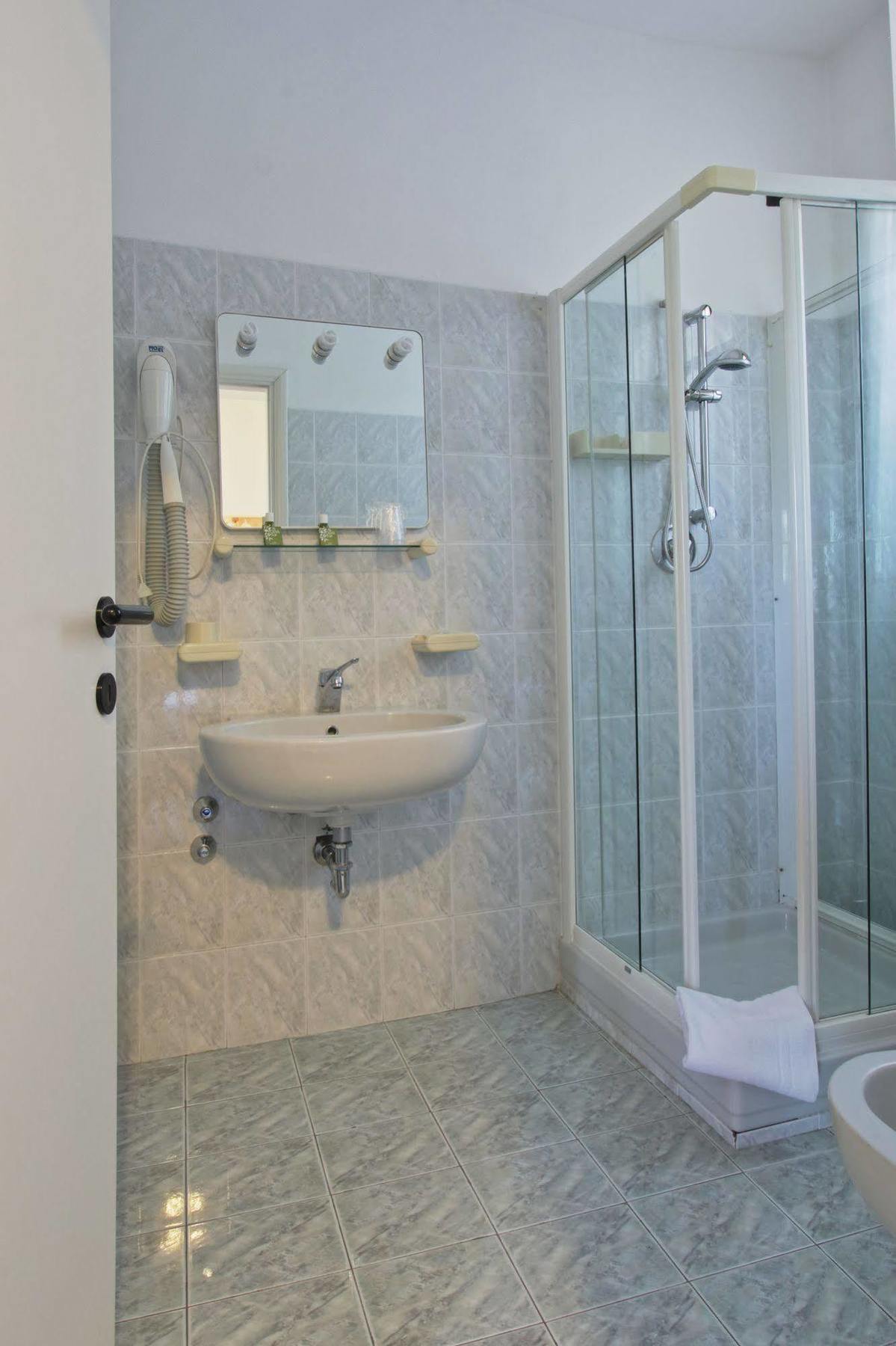 Hotel Aquavite Gardone Riviera Εξωτερικό φωτογραφία